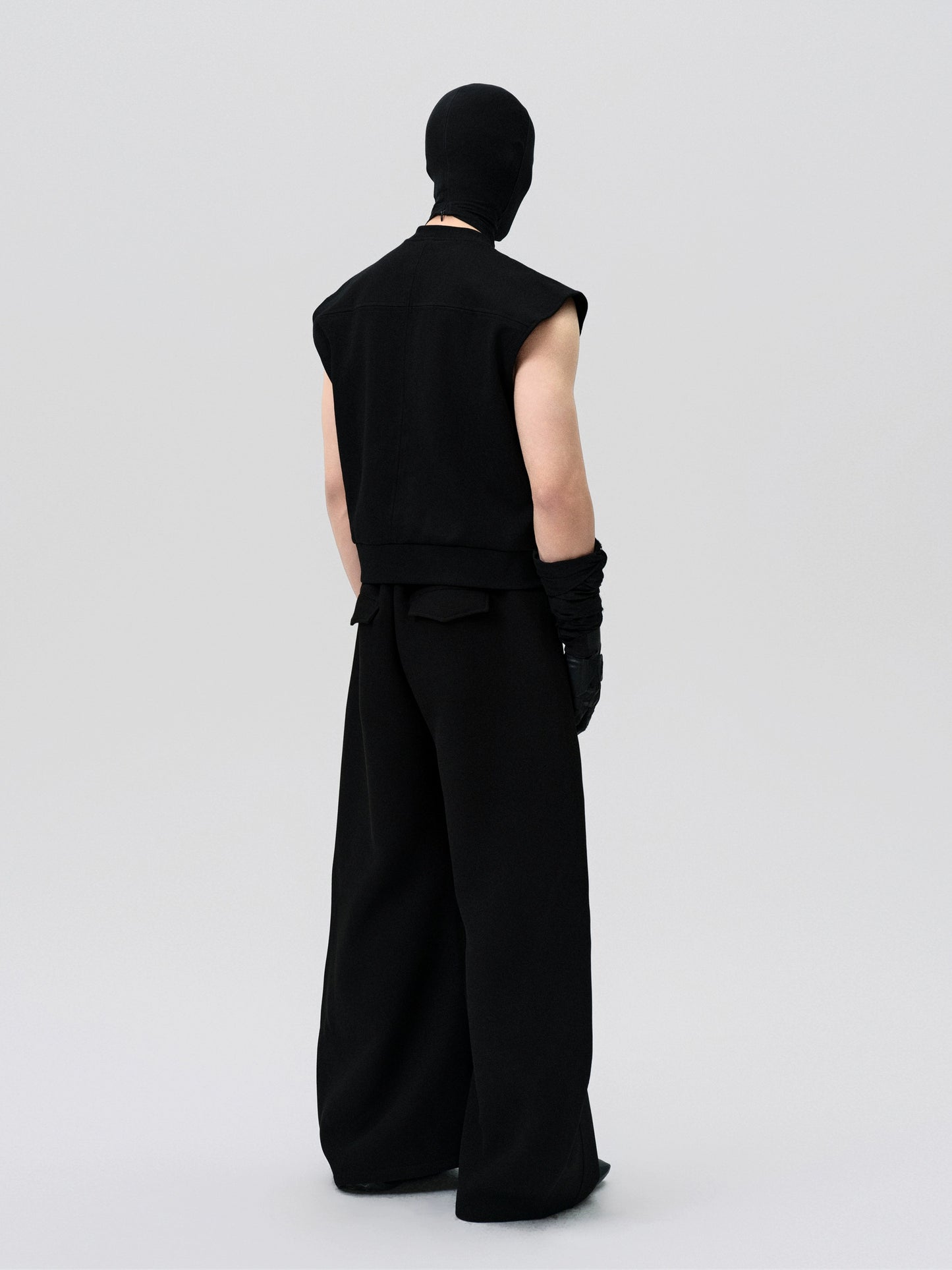 FRKM SCD Inverted Triangle Cropped Loose Sleeveless Vest - YARA.