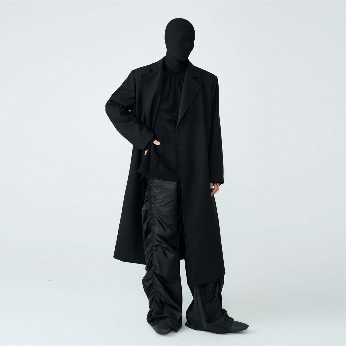 FRKM SCD SS Wool Unbuttoned Loose Shoulder Padded Midi Patchwork Black Coat - LEVI.