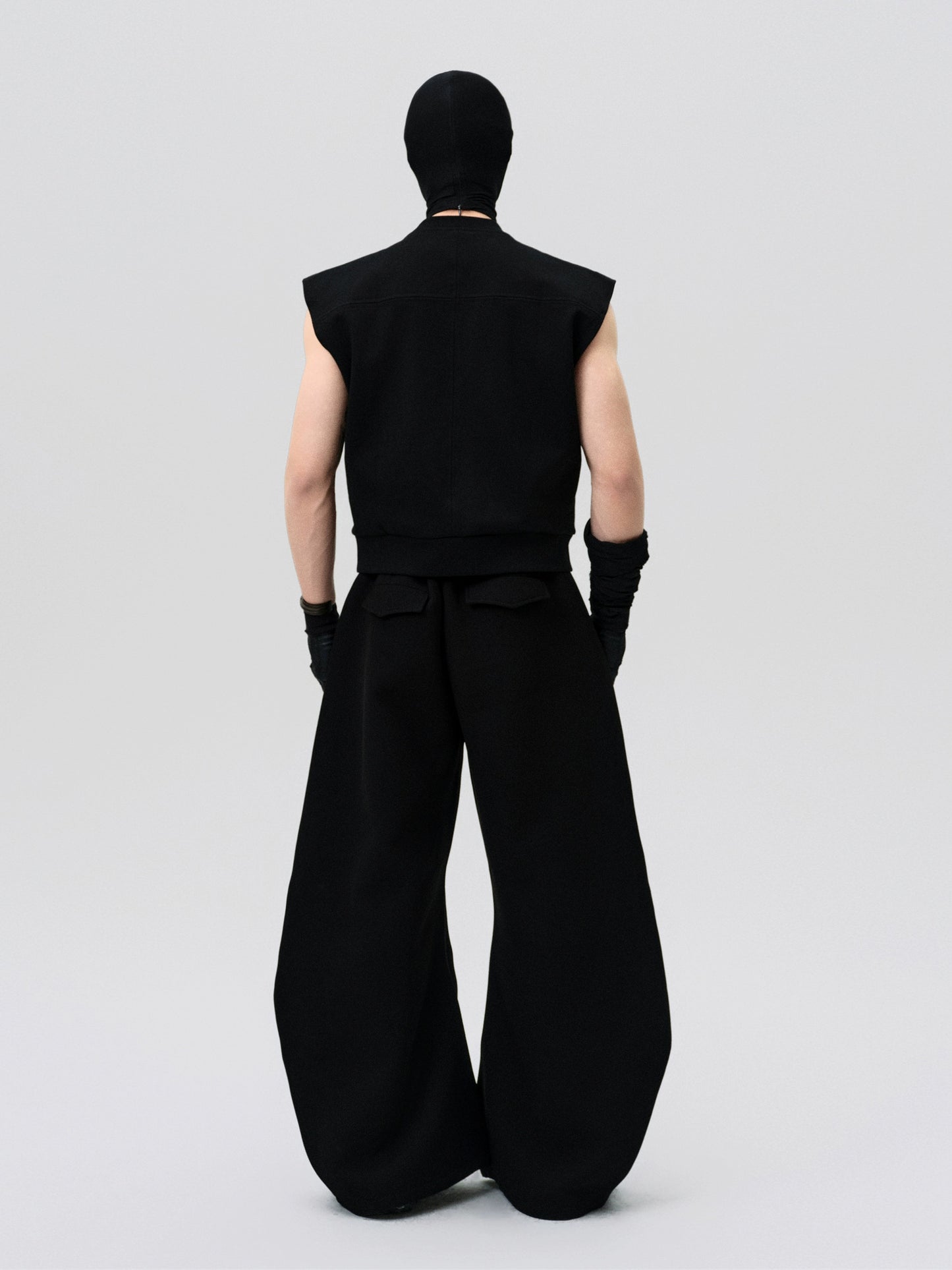 FRKM SCD Inverted Triangle Cropped Loose Sleeveless Vest - YARA.