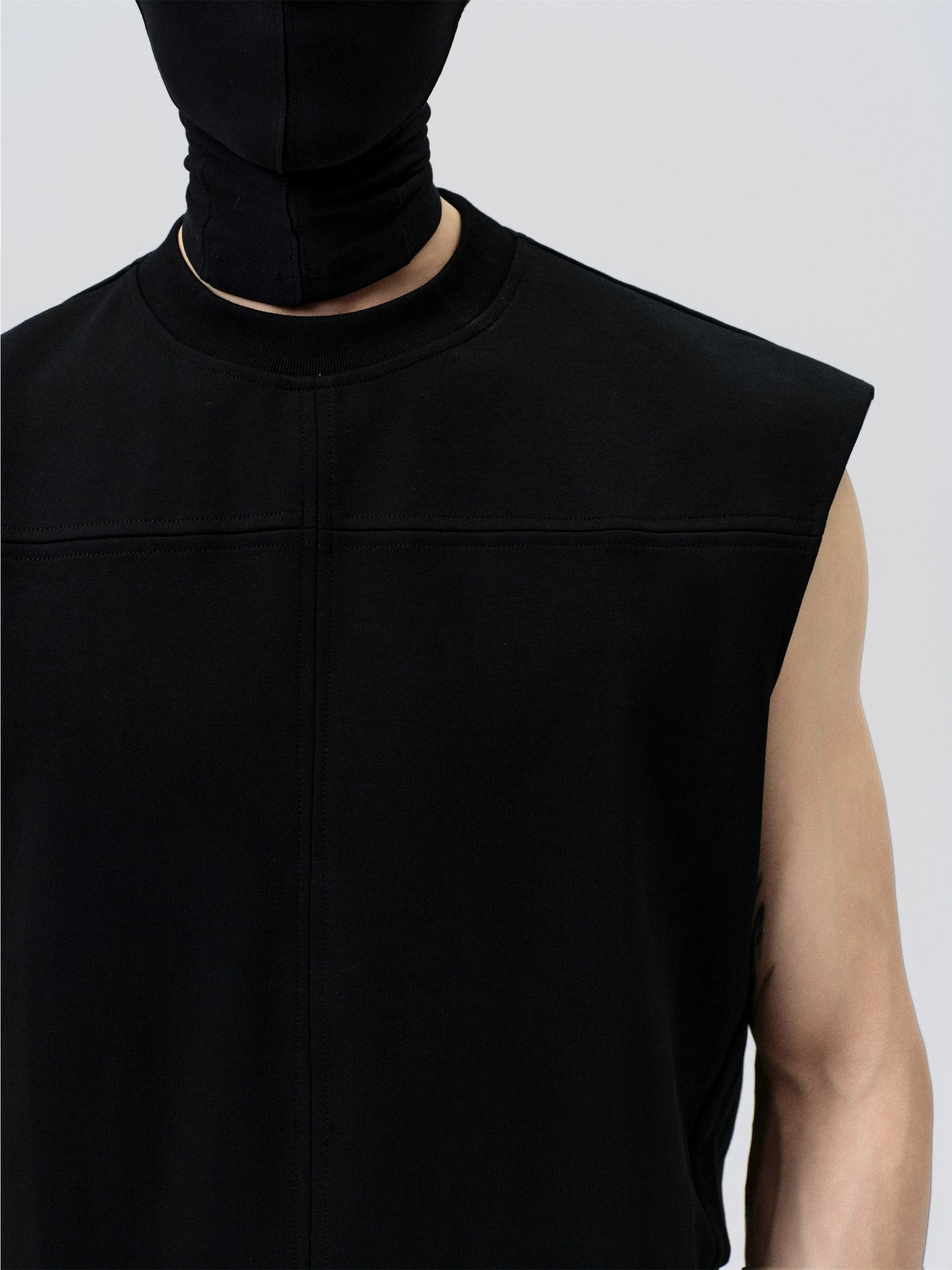 FRKM SCD Inverted Triangle Cropped Loose Sleeveless Vest - YARA.
