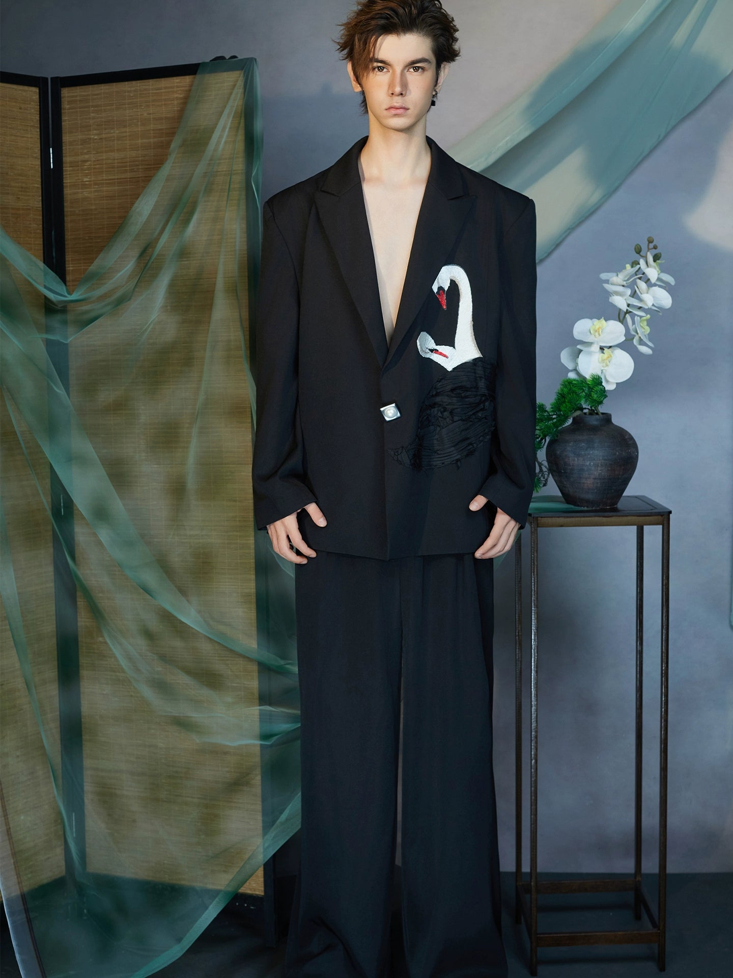 JIECHI silhouette black embroidered casual suit - CIAN.