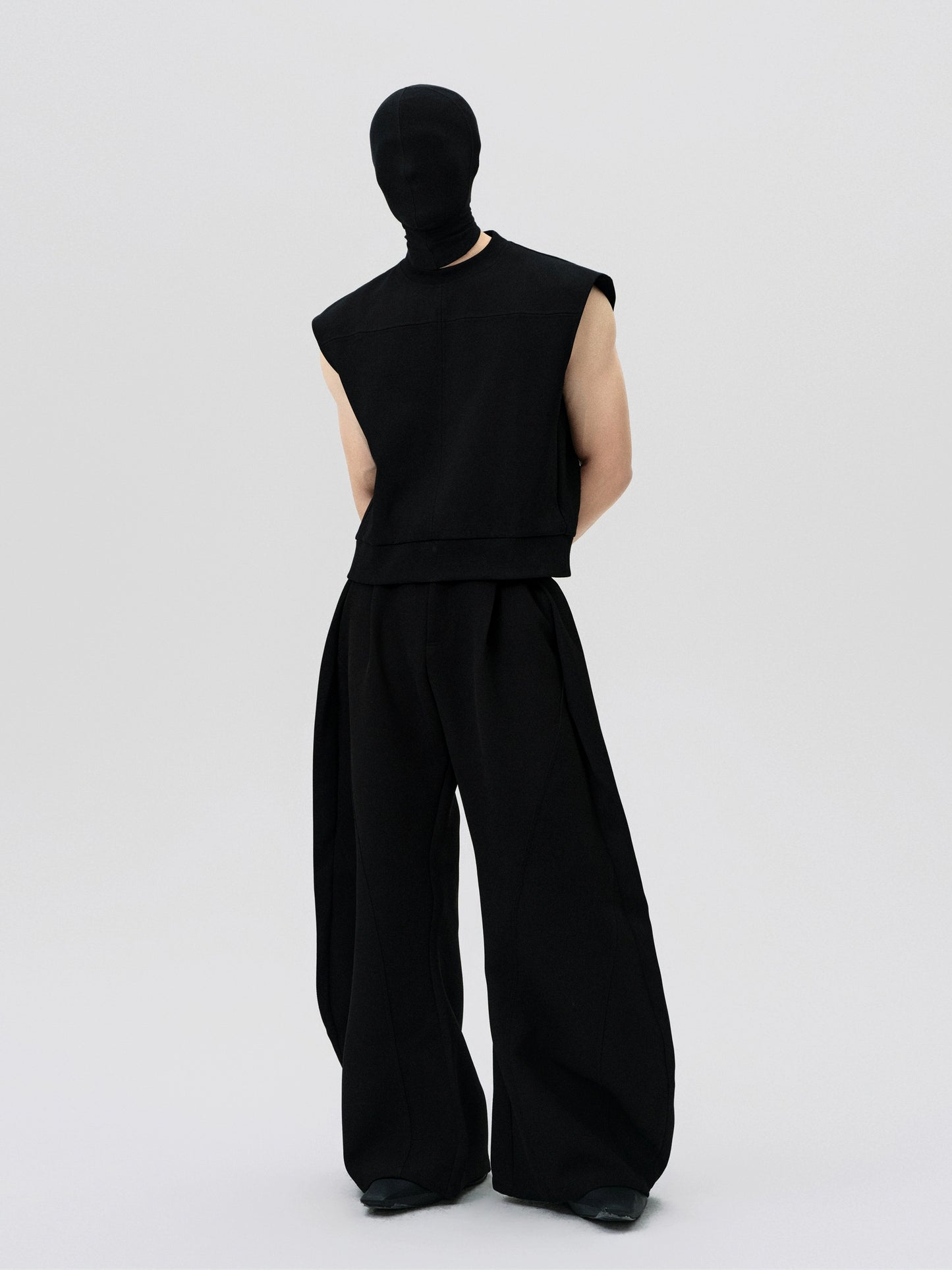 FRKM SCD Inverted Triangle Cropped Loose Sleeveless Vest - YARA.