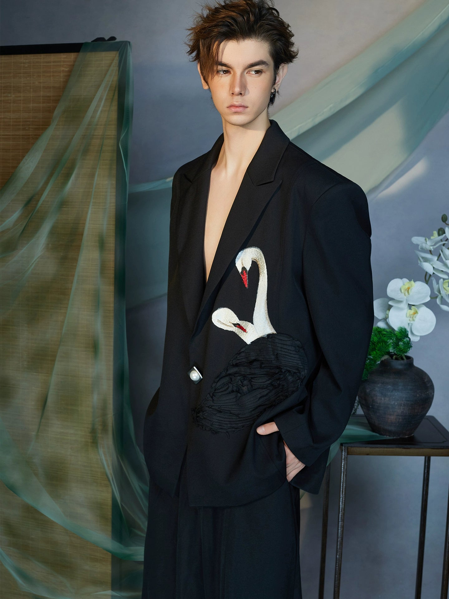 JIECHI silhouette black embroidered casual suit - CIAN.